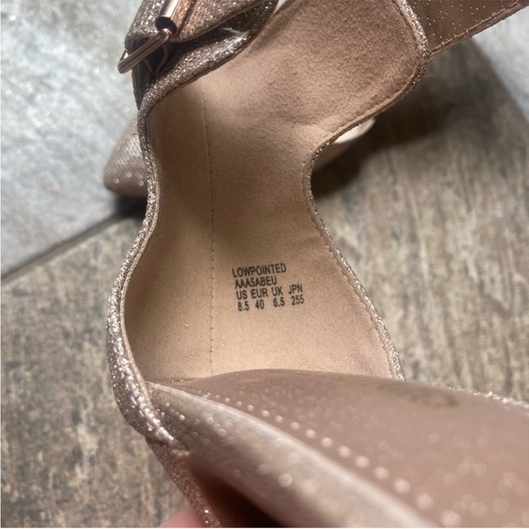 Elegant Heels with Ankle Strap size 8.5 - Picture 4 of 7